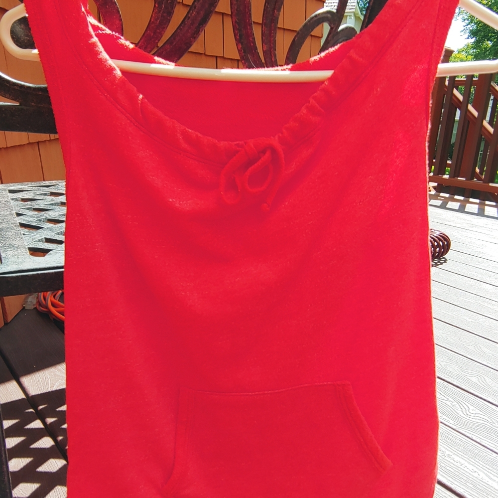 Tank Top Swestsheat with hood and pockets